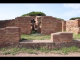 04829 ostia - regio i - insula xiv - caseggiato del mosaico del porto (i,xiv,2) - via degli horrea epagathiana - porticus - korridor - bli ri westen - 09-2023.jpg